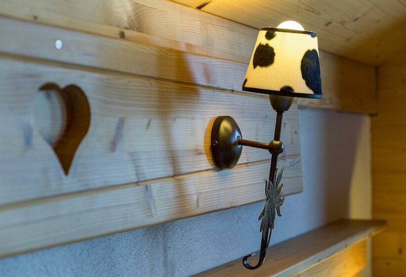 标准三人间, Chalet Hôtel Le Beausoleil, The Originals Relais