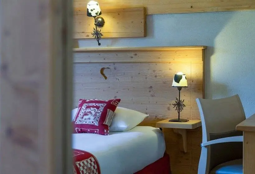 Standard Neljän Hengen Huone, Chalet Hôtel Le Beausoleil, The Originals Relais
