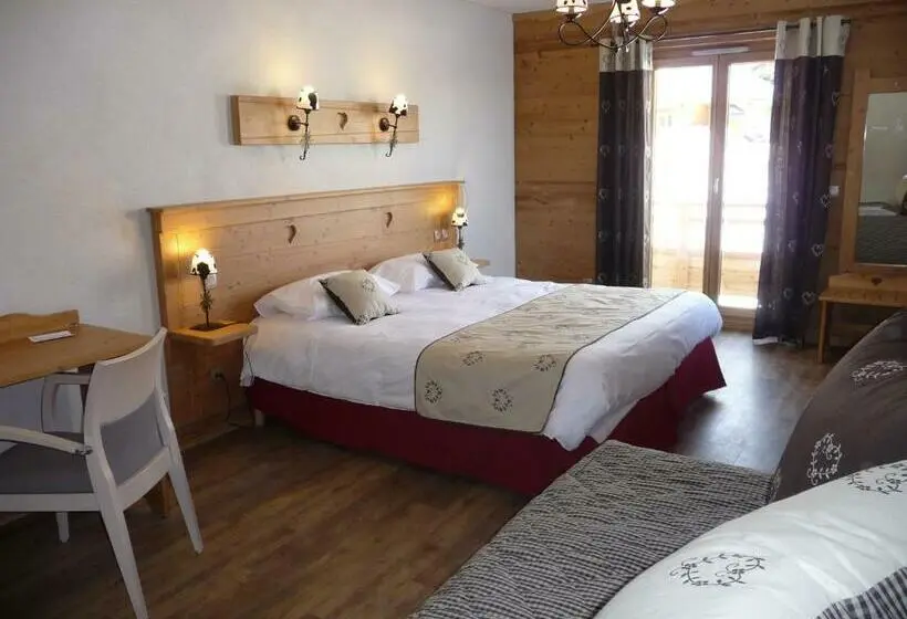 Standard Kolmen Hengen Huone, Chalet Hôtel Le Beausoleil, The Originals Relais