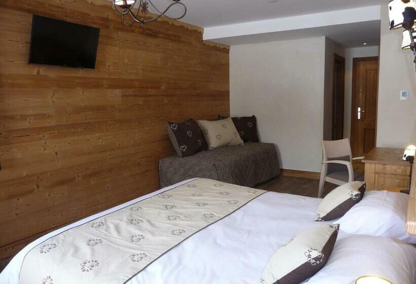 اتاق استاندارد سه نفره, Chalet Hôtel Le Beausoleil, The Originals Relais