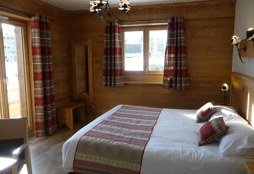 Standard-huone, Chalet Hôtel Le Beausoleil, The Originals Relais