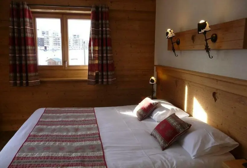 Standard-huone, Chalet Hôtel Le Beausoleil, The Originals Relais