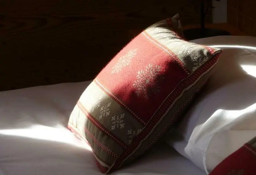 Standard-huone, Chalet Hôtel Le Beausoleil, The Originals Relais