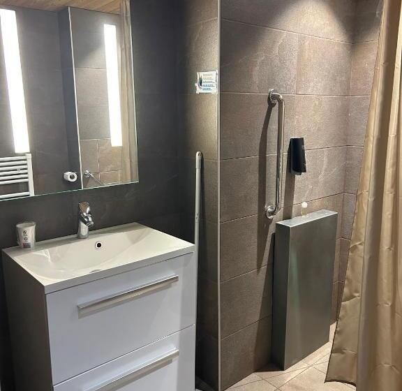 身障者適用スタンダードルーム, Hillary