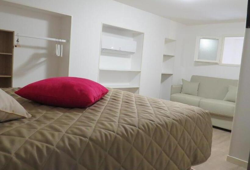 ファミリールーム, Hôtel De Clèves