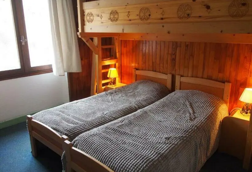 اتاق استاندارد سه نفره, Hôtel Le Monte Pente