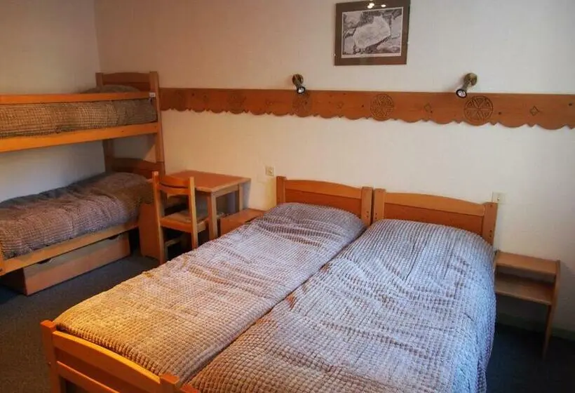 اتاق استاندارد چهار تخته, Hôtel Le Monte Pente