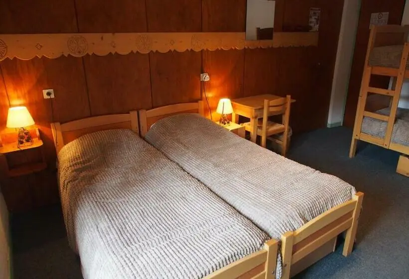 اتاق استاندارد چهار تخته, Hôtel Le Monte Pente