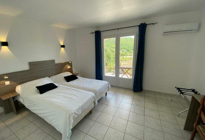 Номер Стандарт, Hôtel Spa L Ermitage