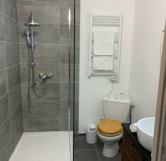 Номер Стандарт с Балконом, Hôtel Spa L Ermitage