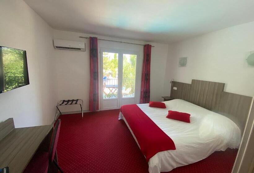 Номер Стандарт с Балконом, Hôtel Spa L Ermitage