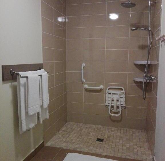 غرفة قياسية لذوى الاحتياجات الخاصة, Hôtel Le Bon Cap