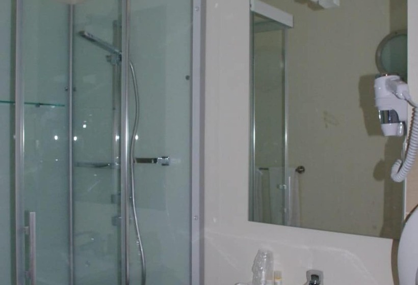 غرفة قياسية لذوى الاحتياجات الخاصة, Hôtel Le Bon Cap