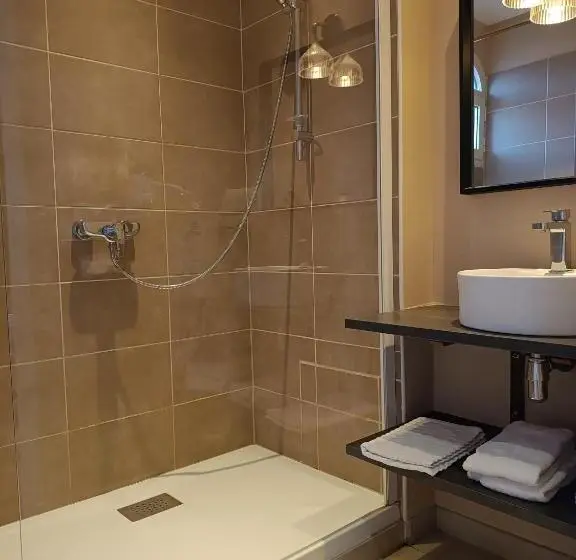 オーシャンビュースタンダードルームバルコニー付き, Les Galets Hôtel Et B&b