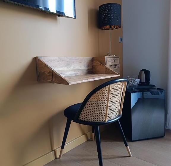 חדר סטנדרט נוף לים עם מרפסת, Les Galets Hôtel Et B&b