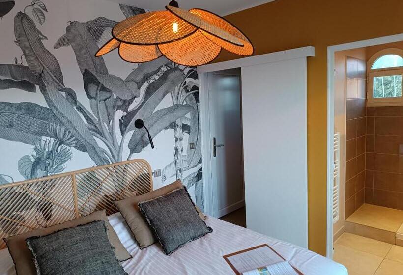 חדר סטנדרט נוף לים עם מרפסת, Les Galets Hôtel Et B&b