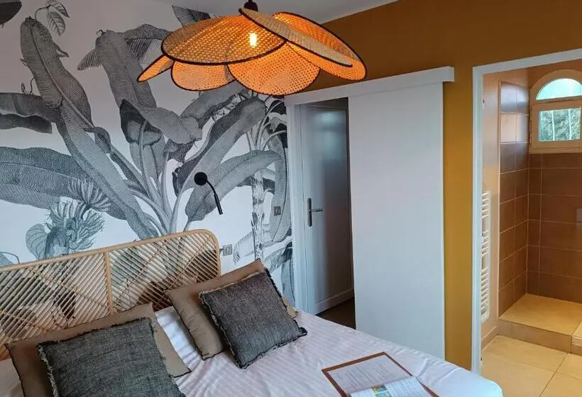 オーシャンビュースタンダードルームバルコニー付き, Les Galets Hôtel Et B&b