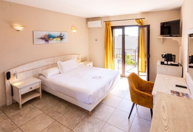 اتاق خانوادگی, Osteria A Stalla Sischese & Spa