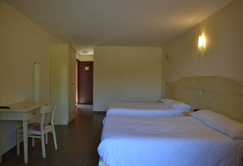 اتاق استاندارد چهار تخته, Osteria A Stalla Sischese & Spa