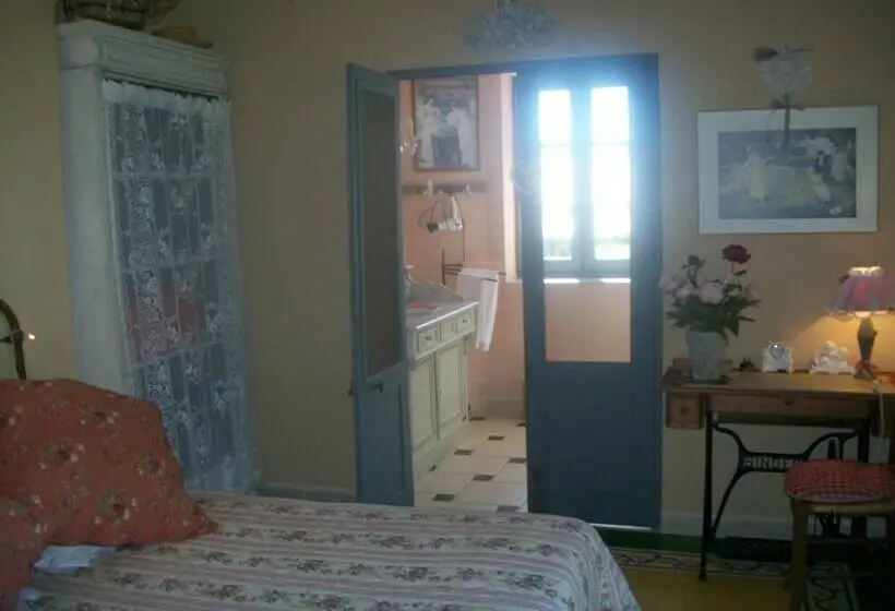 スタンダードルーム, Chambre D Hôtes La Margotte
