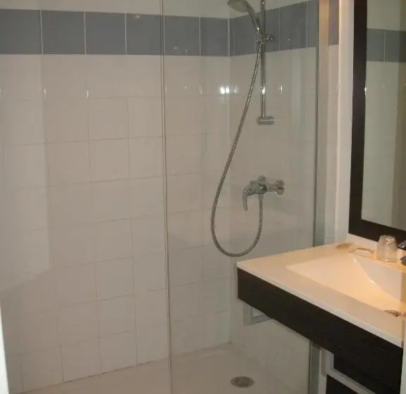 Superior Neljän Hengen Huone, Fasthotel Montpellier Baillargues