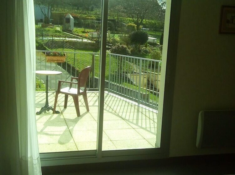 Номер Стандарт Вид на Сад, Auberge Pen Mur