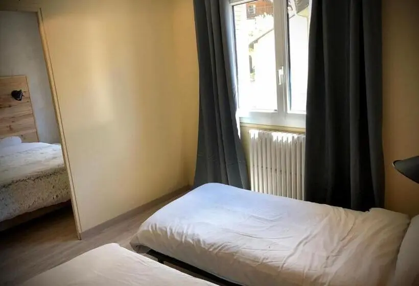 Standard Neljän Hengen Huone, Auberge Saint Antoine