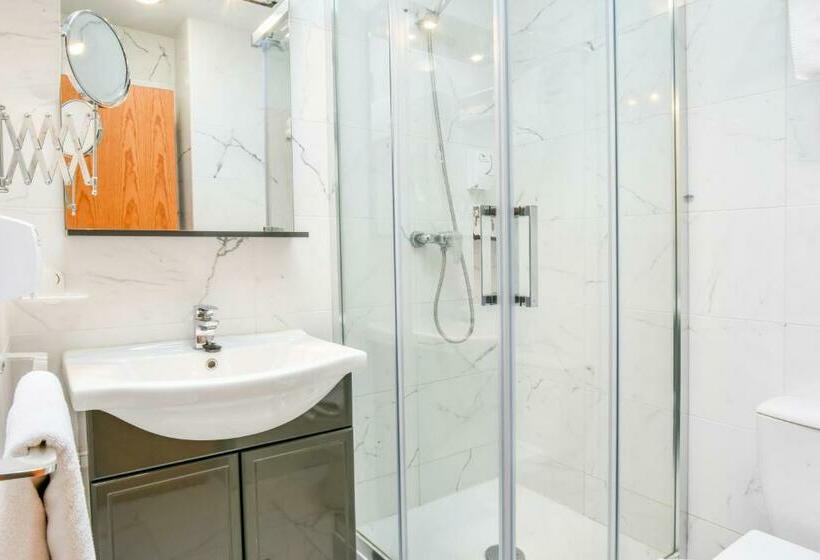 Quarto Triplo Standart, Logis Hotel & Restaurant Bergeret Sport