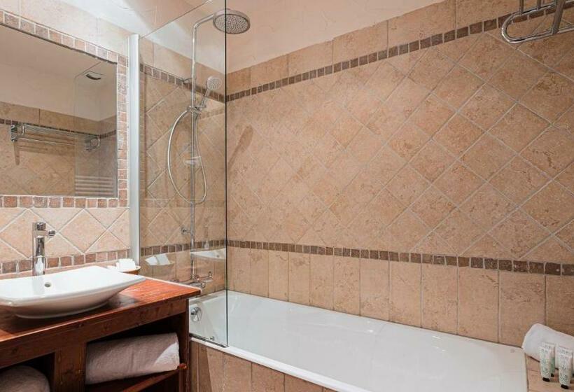 غرفة كمفورت مطلة على الجبل, Hôtel Carlina By Les Etincelles