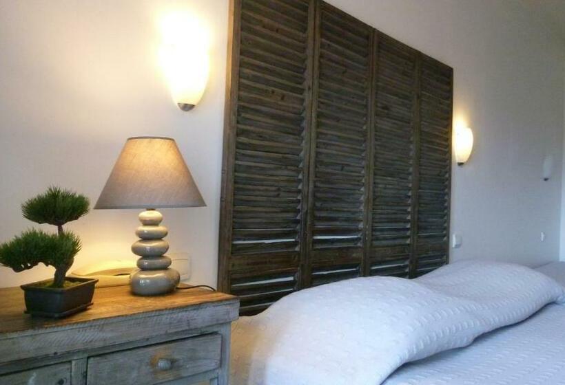 غرفة قياسية ذات إطلالة, De L Ocean