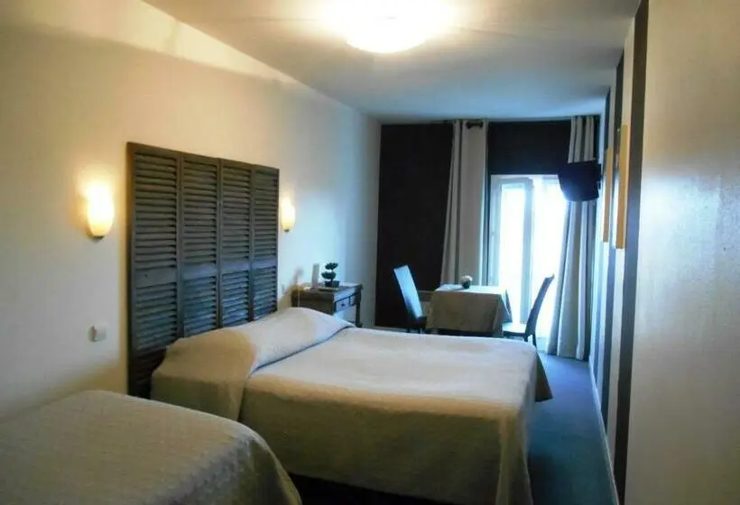 Standard Kolmen Hengen Huone, De L Ocean