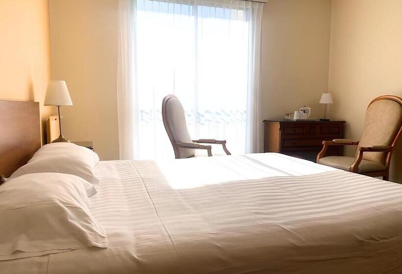 חדר סופריור, De La Marine