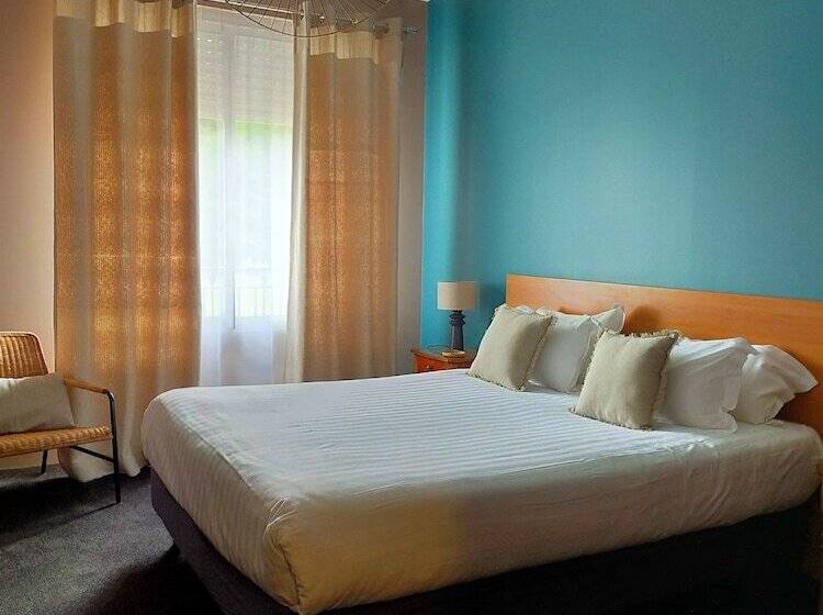 חדר דלוקס, De La Marine