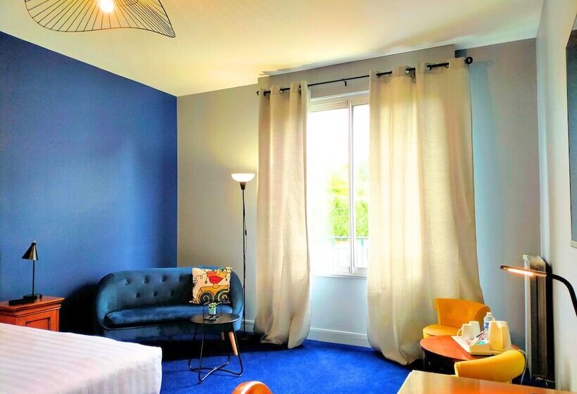 חדר דלוקס, De La Marine