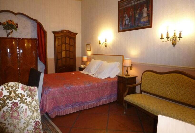 سوییت جونیور, Hôtel Du Fiacre