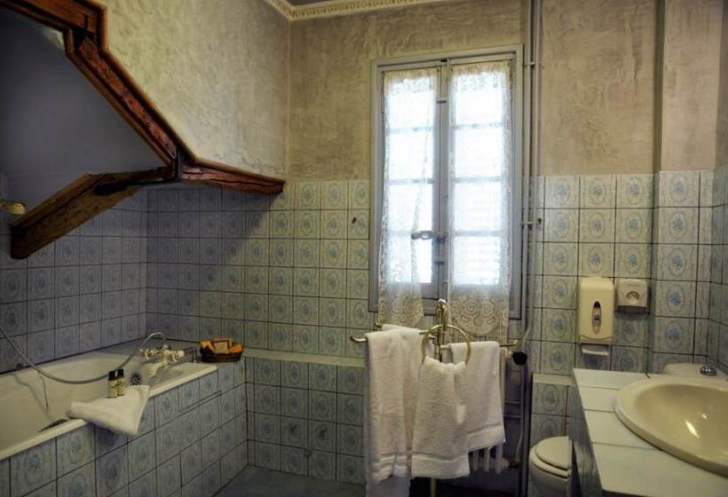 سوییت جونیور, Hôtel Du Fiacre
