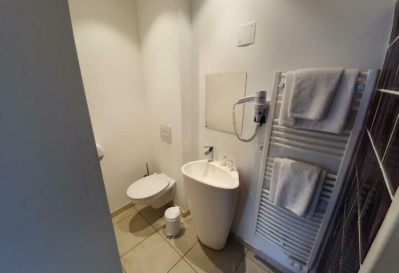 Номер Стандарт Трехместный, Hôtel Les 3 Terrasses