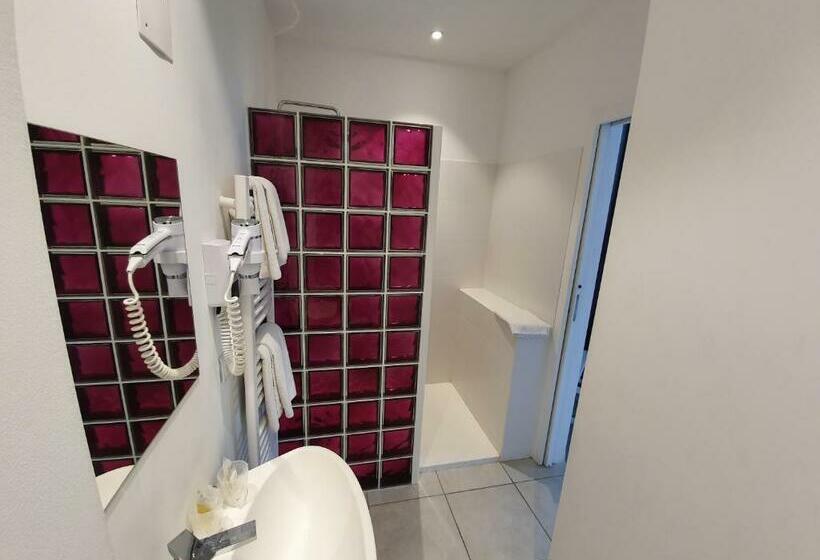 Номер Стандарт Трехместный, Hôtel Les 3 Terrasses