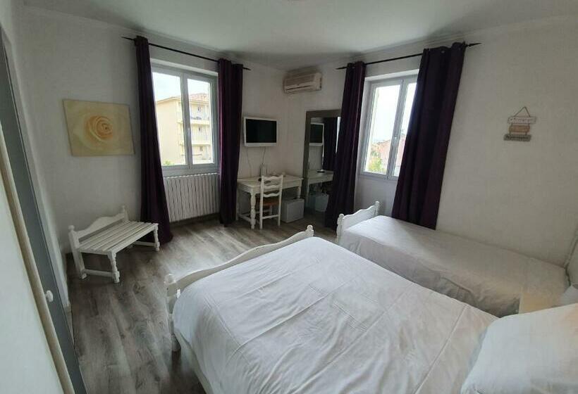 Номер Стандарт Трехместный, Hôtel Les 3 Terrasses