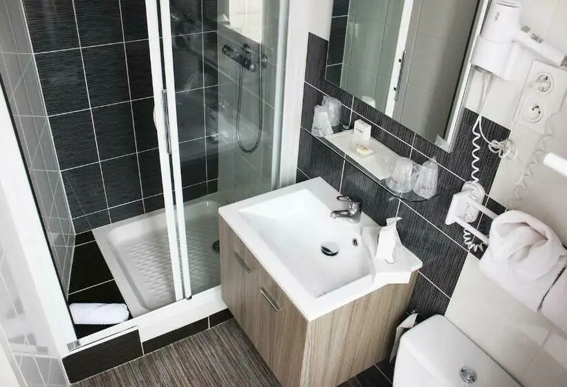 Standard Neljän Hengen Huone, Contact Hôtel Les Platanes Villeneuve Sur Lot Centre
