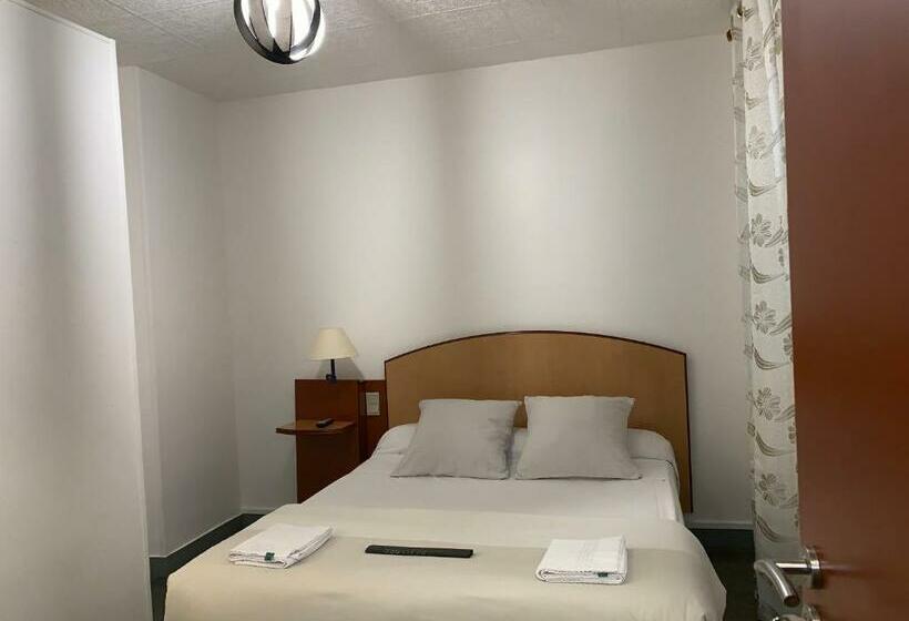 Номер Стандарт, Hôtel Mondial