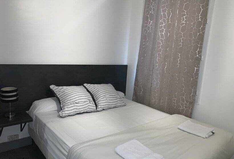 Номер Стандарт, Hôtel Mondial
