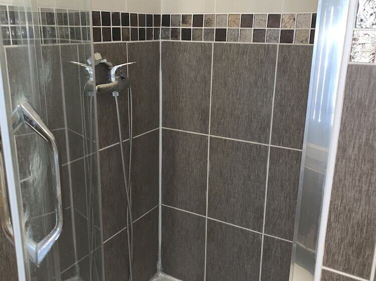 غرفة قياسية رباعية, Hôtel Mondial