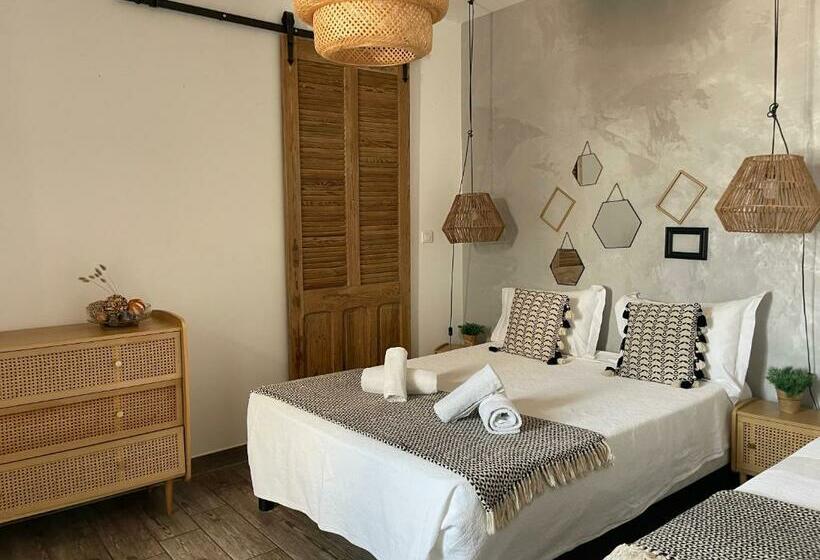 스탠다드 트리플 룸, Hôtel Restaurant La Caravelle