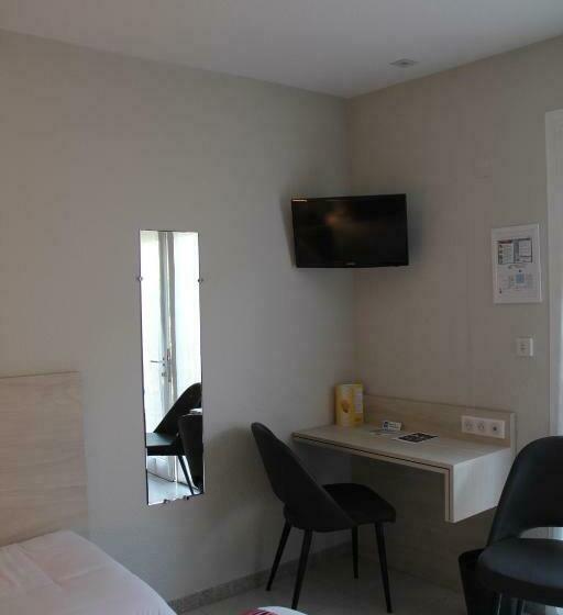 חדר סטנדרט לשלושה, Saint Louis