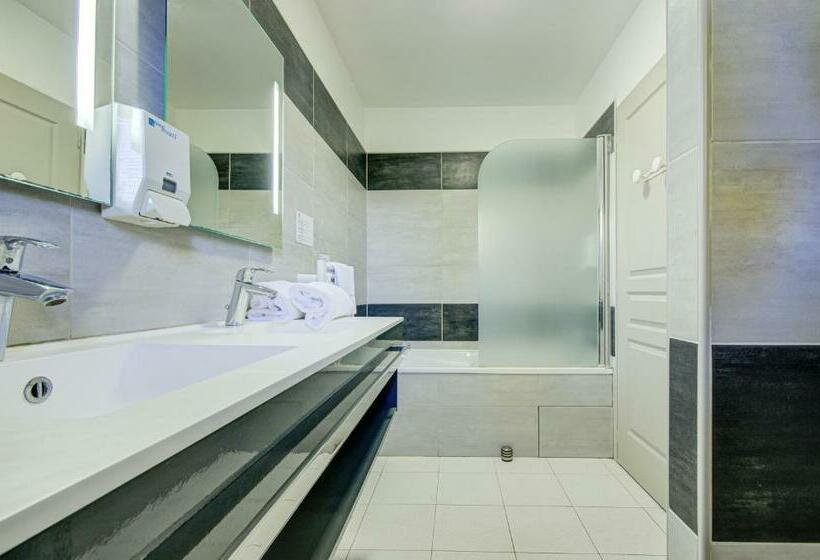 חדר סטנדרט לשלושה, Saint Louis