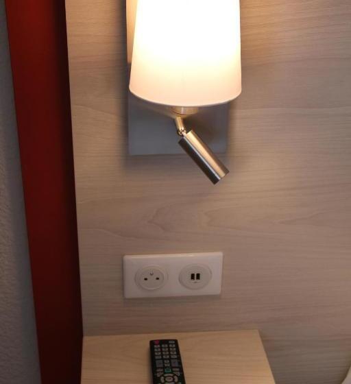 חדר קומפורט לשלושה, Saint Louis