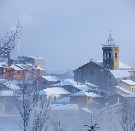 Семейный Номер, Hôtel Yaka