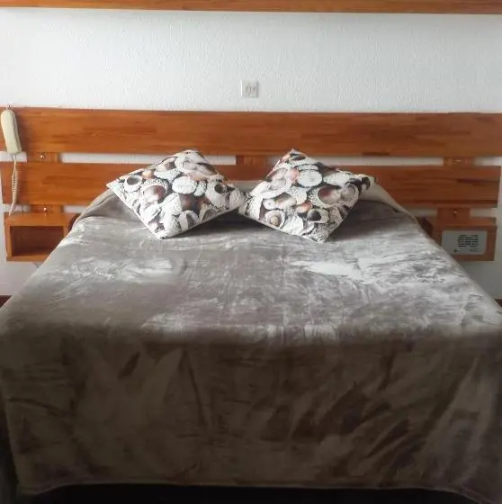 Standard Neljän Hengen Huone, Hôtel Yaka