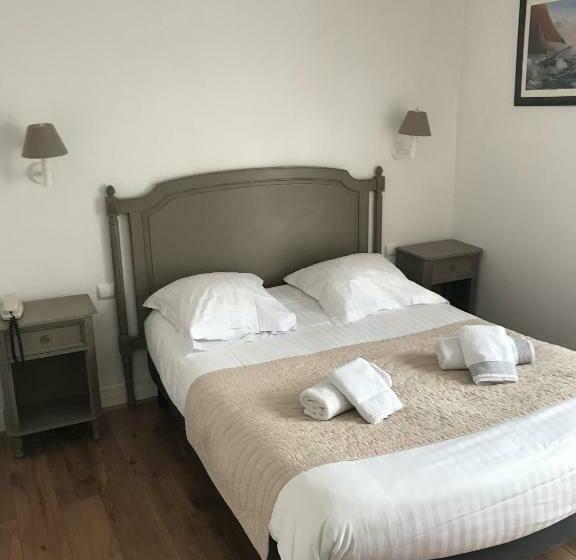 غرفة قياسية, L Estacade